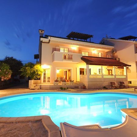Apartments Villa Marnii Kožino Buitenkant foto