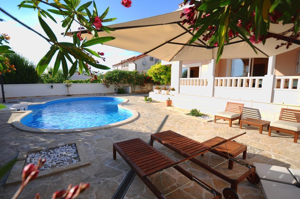 Apartments Villa Marnii Kožino Buitenkant foto
