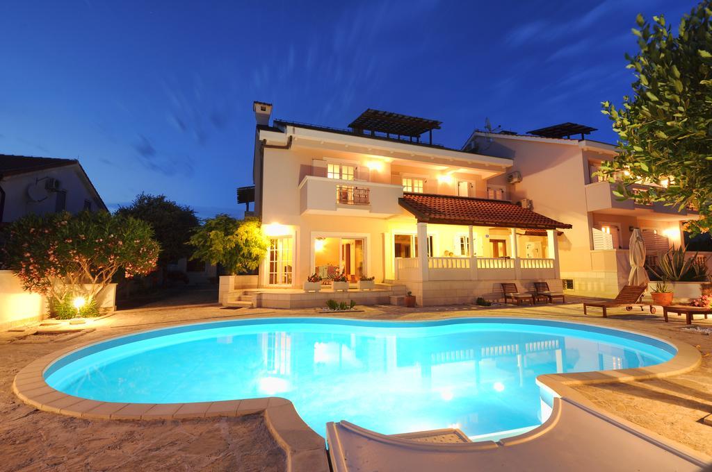 Apartments Villa Marnii Kožino Buitenkant foto