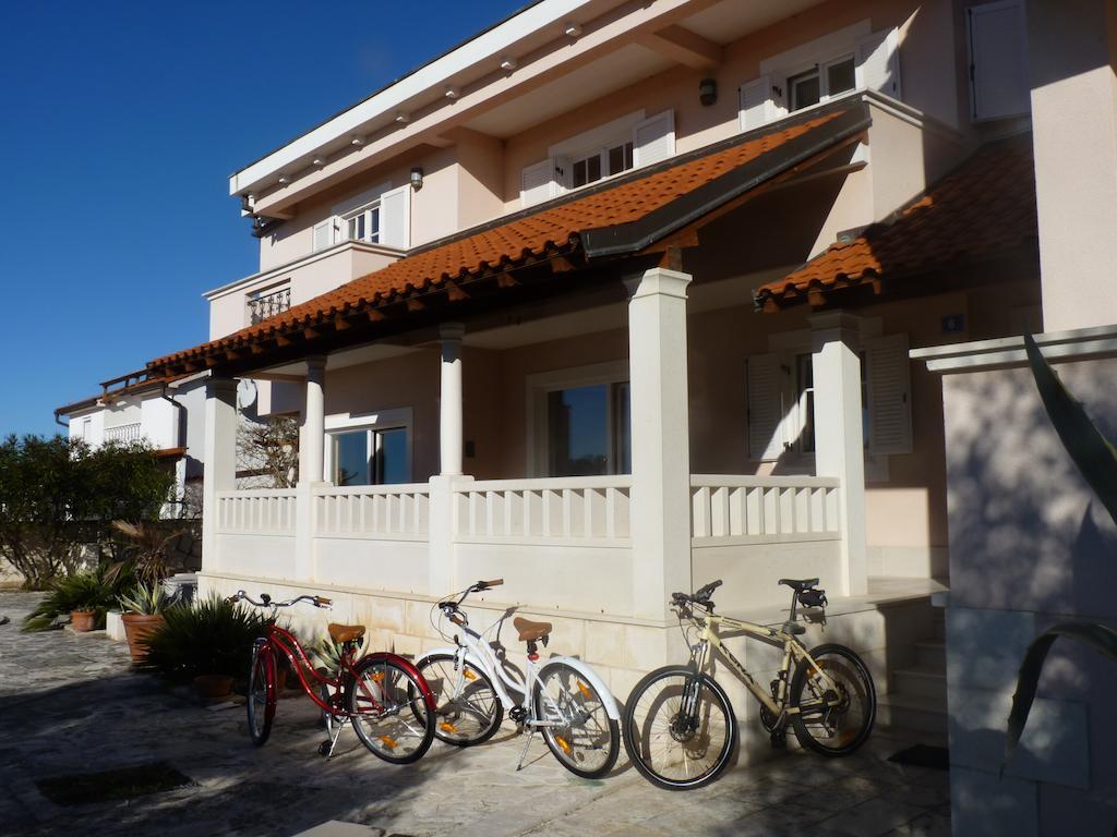 Apartments Villa Marnii Kožino Buitenkant foto