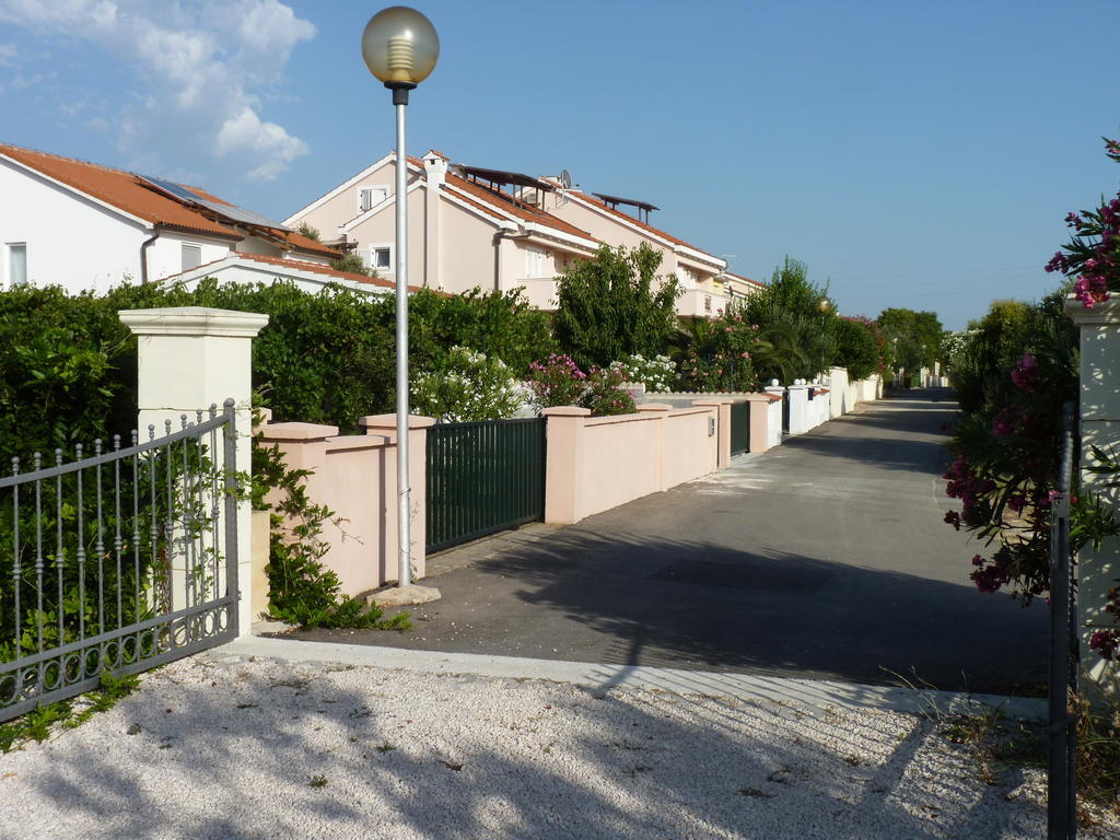 Apartments Villa Marnii Kožino Buitenkant foto