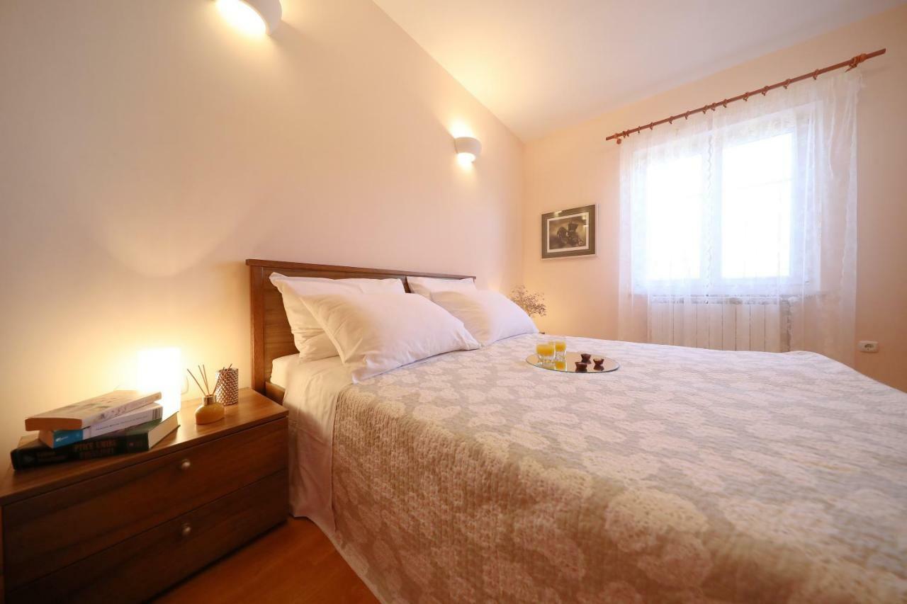 Apartments Villa Marnii Kožino Buitenkant foto