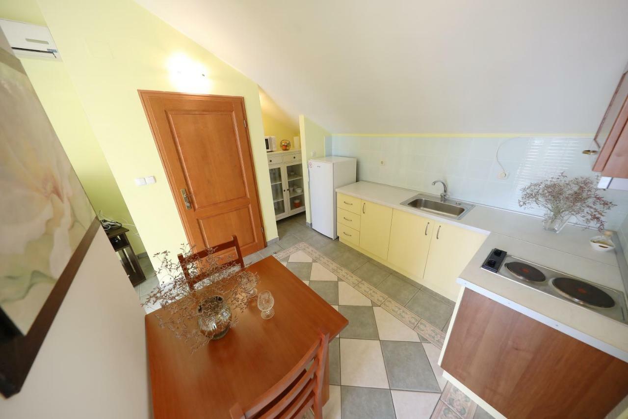 Apartments Villa Marnii Kožino Buitenkant foto