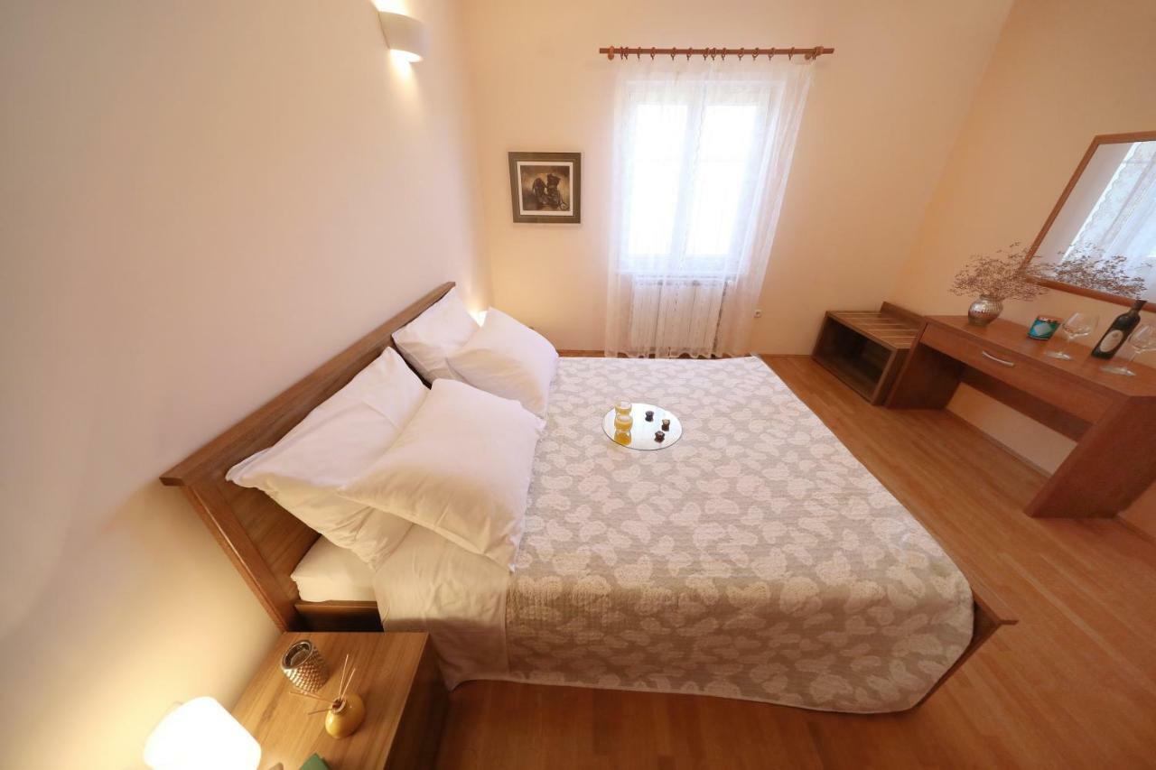 Apartments Villa Marnii Kožino Buitenkant foto