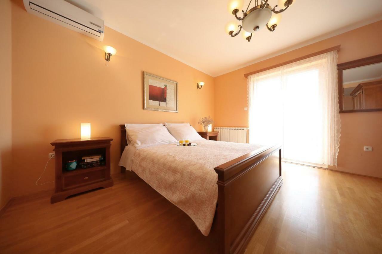 Apartments Villa Marnii Kožino Buitenkant foto