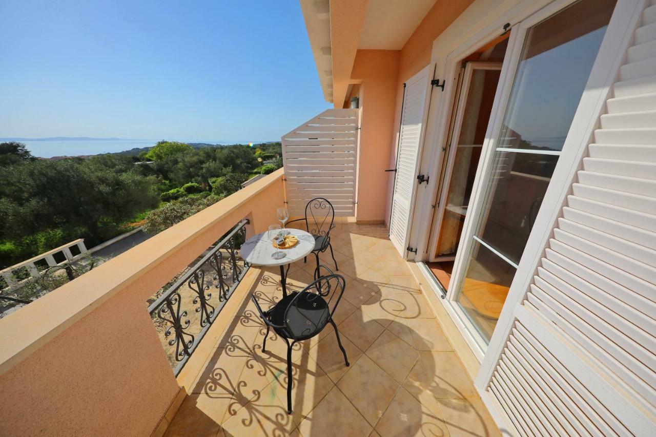 Apartments Villa Marnii Kožino Buitenkant foto
