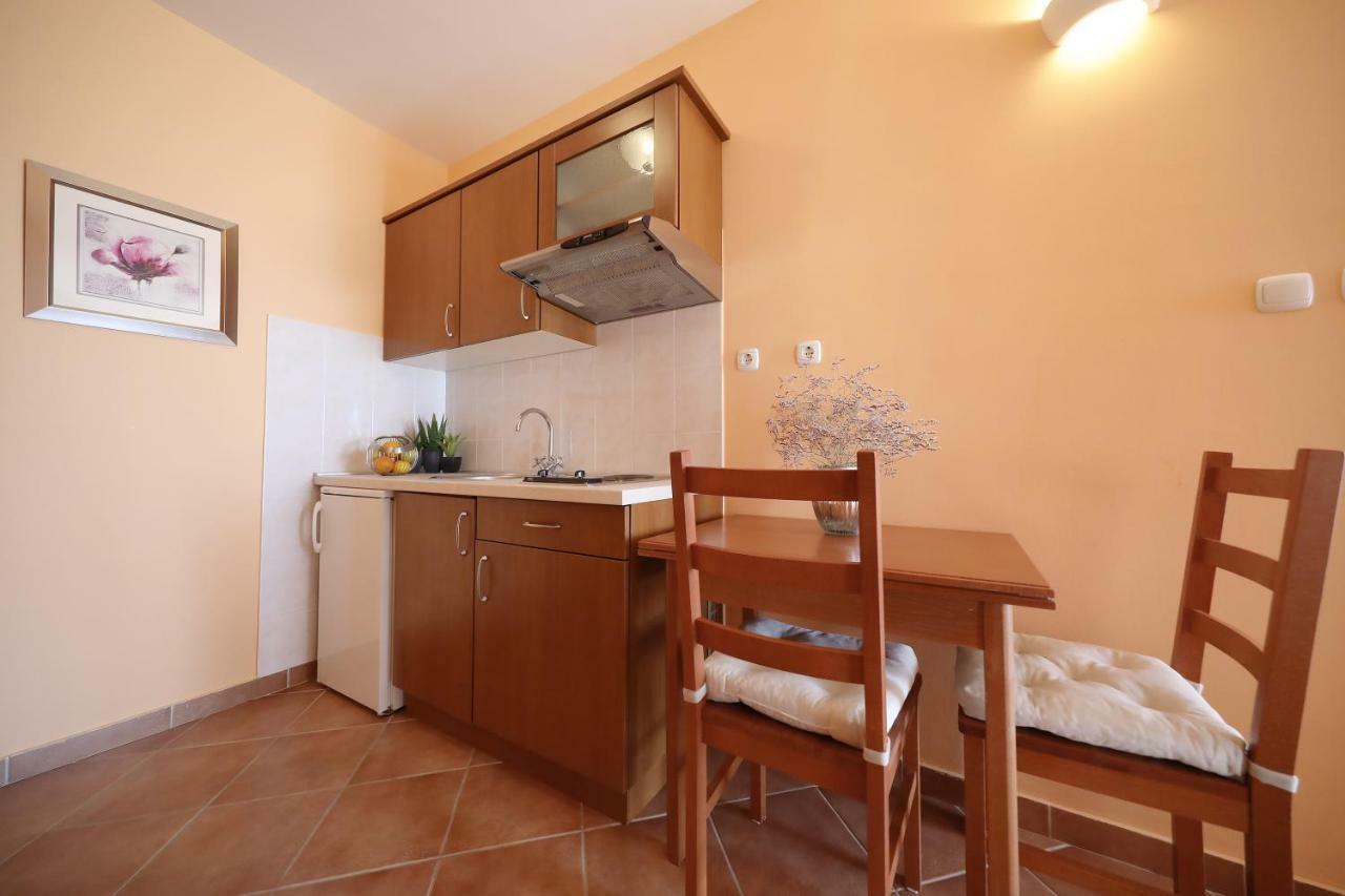 Apartments Villa Marnii Kožino Buitenkant foto