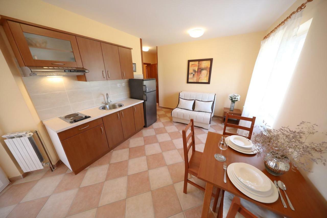 Apartments Villa Marnii Kožino Buitenkant foto