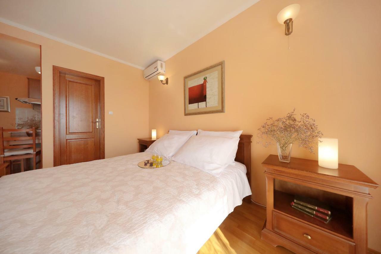 Apartments Villa Marnii Kožino Buitenkant foto