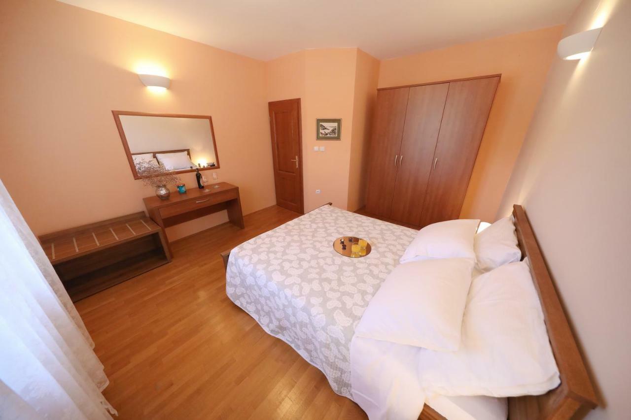 Apartments Villa Marnii Kožino Buitenkant foto