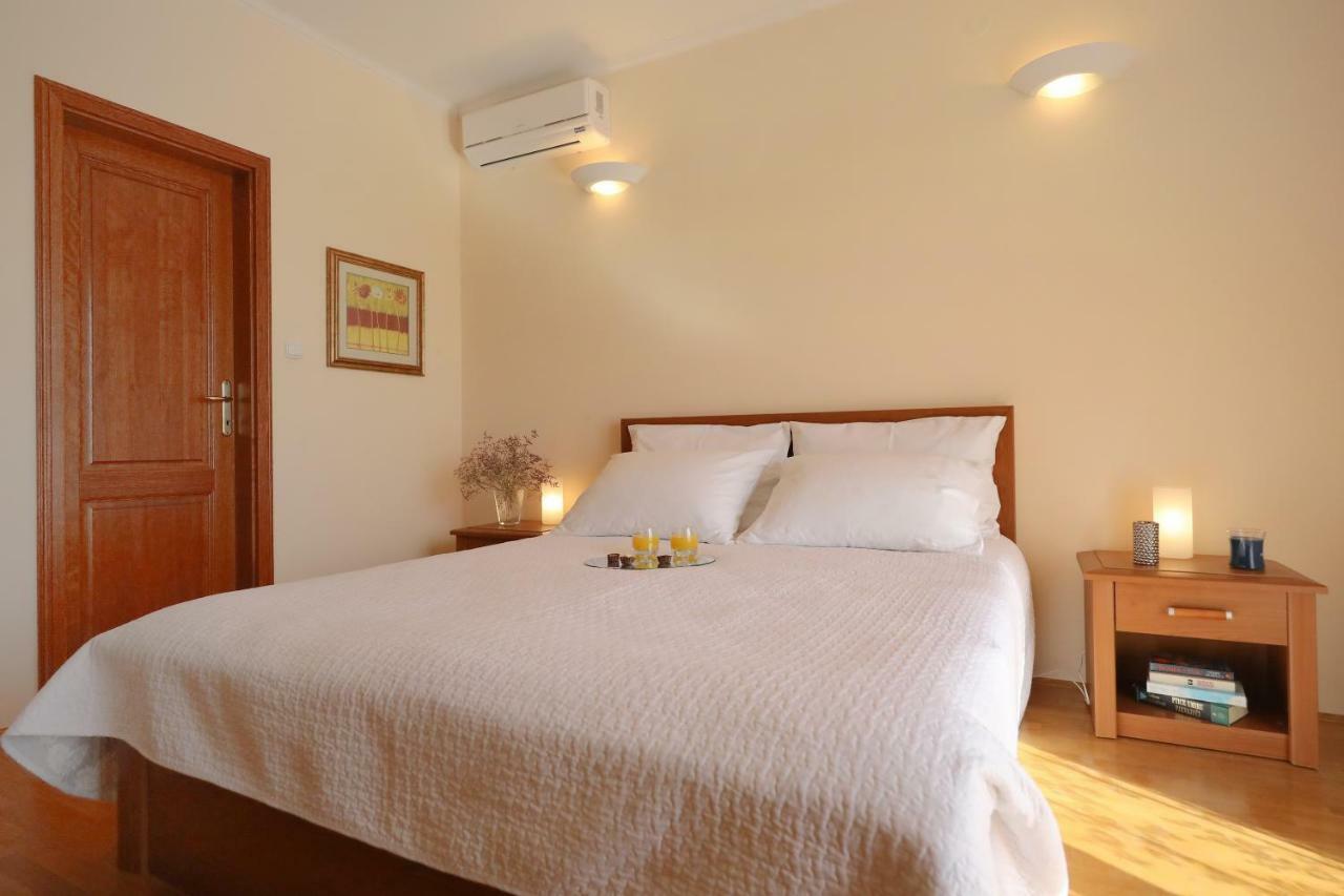 Apartments Villa Marnii Kožino Buitenkant foto