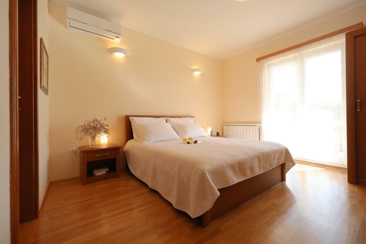 Apartments Villa Marnii Kožino Buitenkant foto