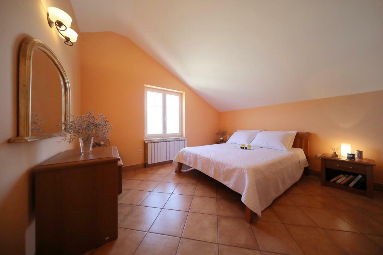 Apartments Villa Marnii Kožino Buitenkant foto