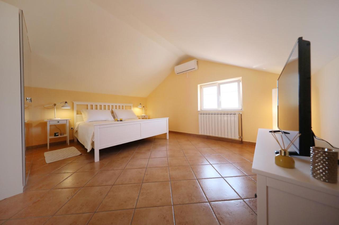 Apartments Villa Marnii Kožino Buitenkant foto