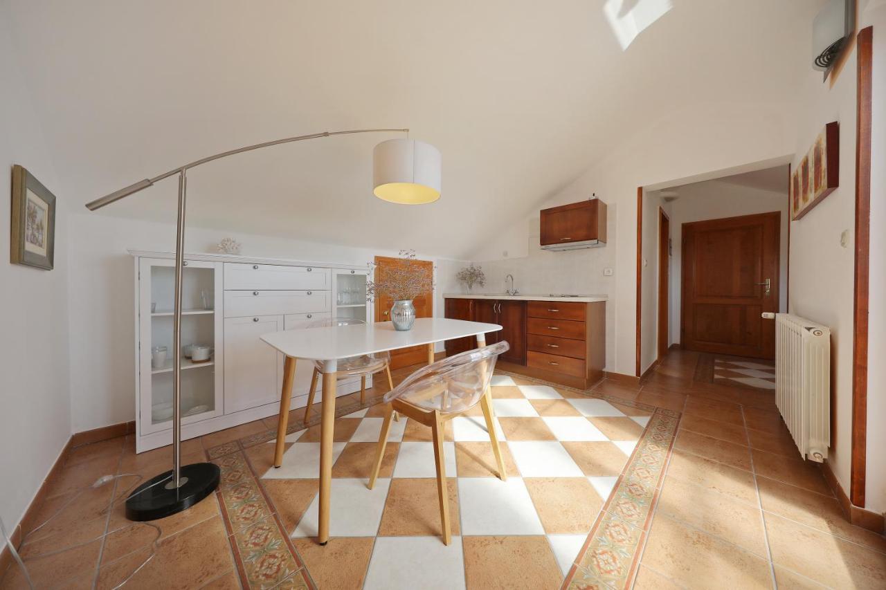 Apartments Villa Marnii Kožino Buitenkant foto